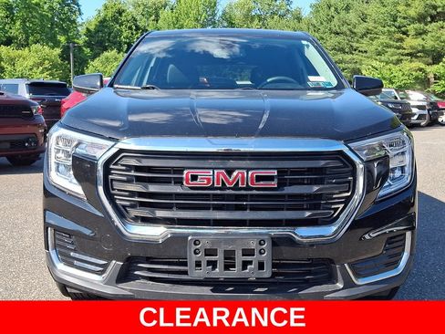 Used 2024 GMC Terrain SLE AWD/4WD image 2