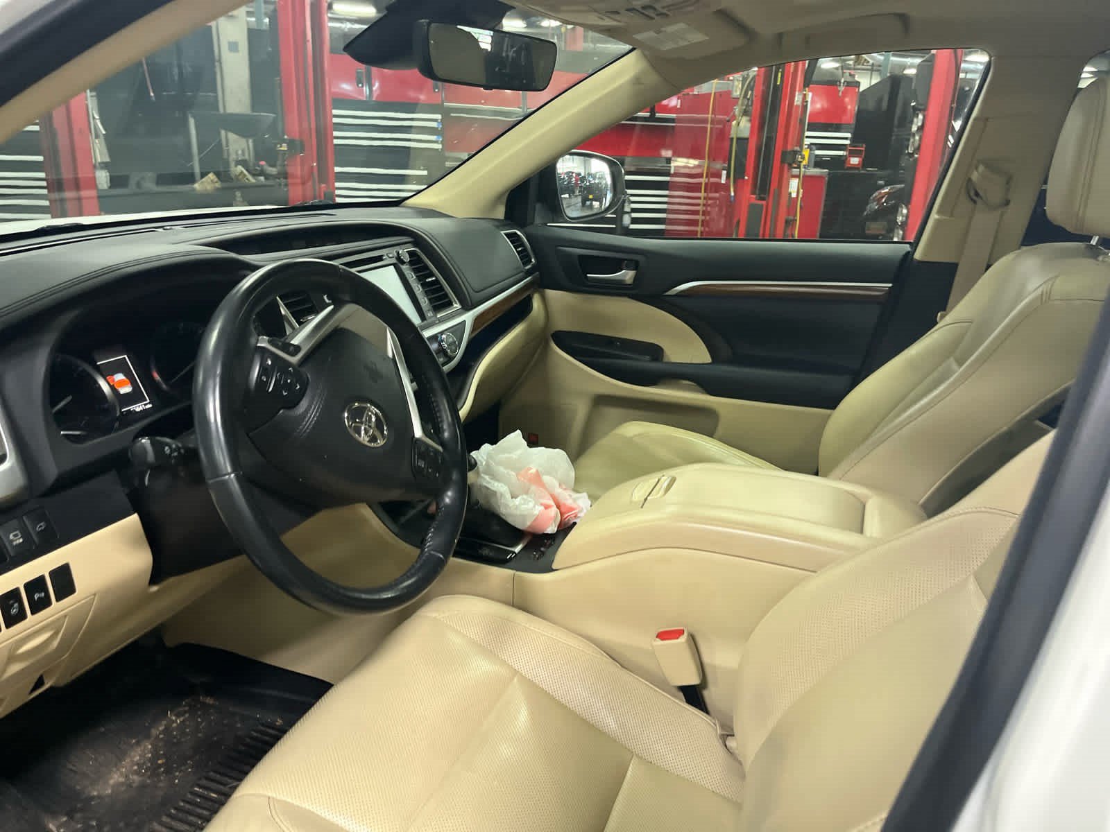Used 2018 Toyota Highlander Limited Platinum AWD/4WD image 12