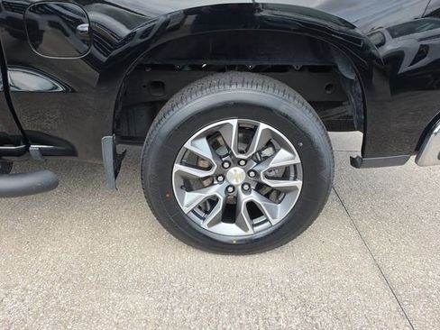 Used 2022 Chevrolet Silverado 1500 LT AWD/4WD image 6