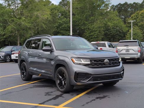 Used 2023 Volkswagen Atlas SEL R-Line AWD/4WD image 9