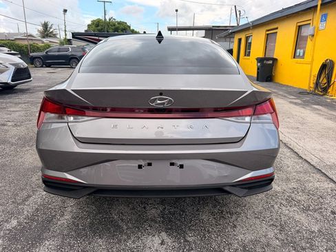 Used 2022 Hyundai Elantra SEL FWD image 11