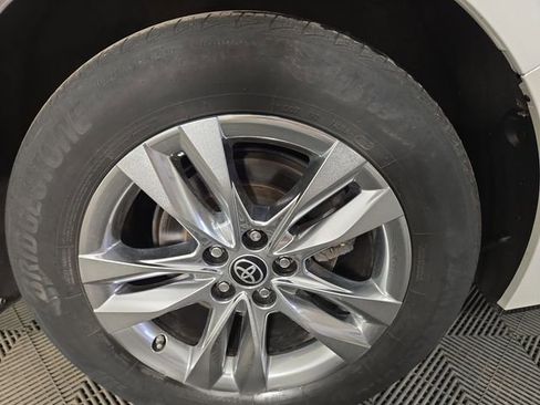 Used 2023 Toyota Sienna Limited FWD image 11