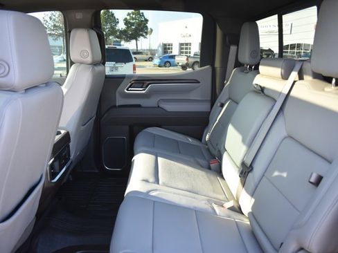 Used 2025 GMC Sierra 1500 SLT image 18