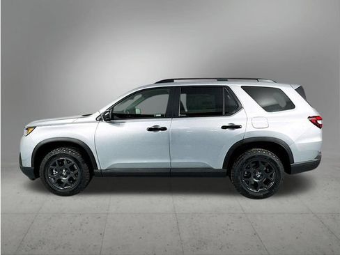 New 2026 Honda Pilot TrailSport image 2