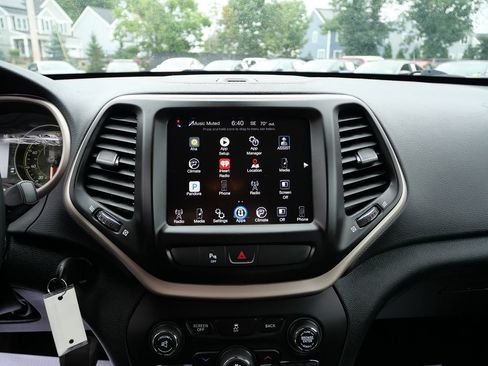 Used 2016 Jeep Cherokee Latitude w/ Safety/Convenience Group AWD/4WD image 14