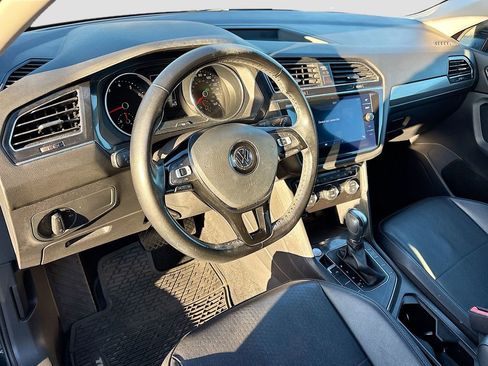 Used 2018 Volkswagen Tiguan SE w/ Front Fog Lights Package image 9