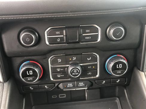 Used 2023 Chevrolet Suburban LT AWD/4WD image 16