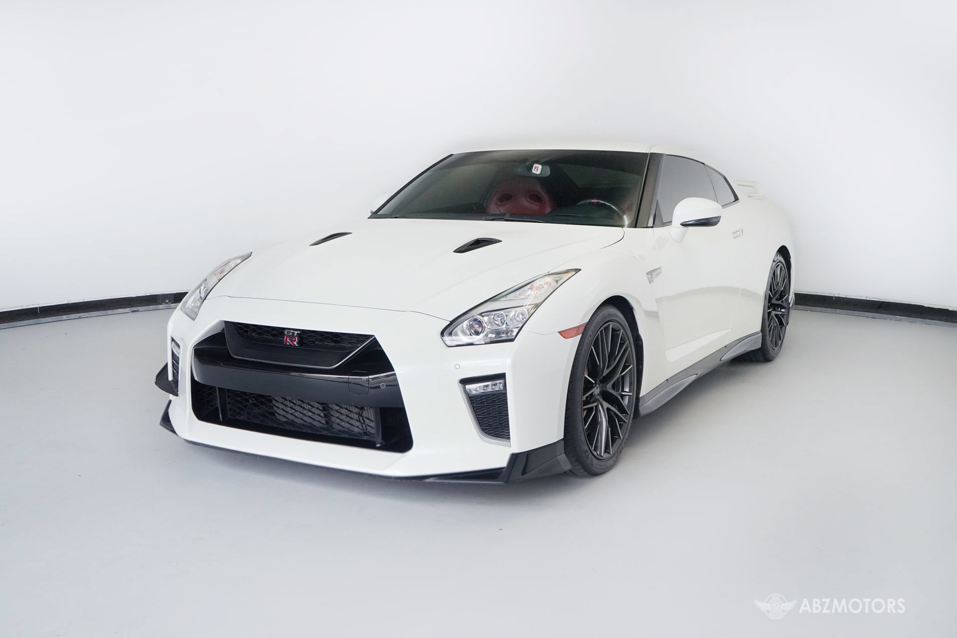 Used 2020 Nissan GT-R Premium w/ Premium Interior Package AWD/4WD image 2
