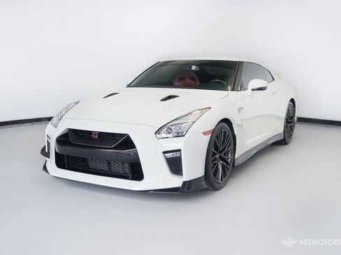 Used 2020 Nissan GT-R Premium w/ Premium Interior Package AWD/4WD image 2