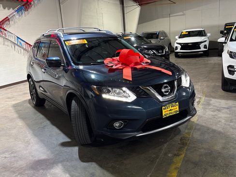 Used 2016 Nissan Rogue SL w/ SL Premium Package FWD image 2