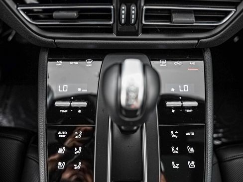 Certified 2026 Porsche Macan AWD/4WD image 21