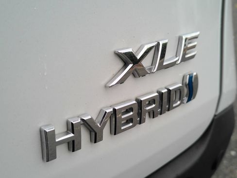 Used 2022 Toyota Sienna XLE AWD/4WD image 34