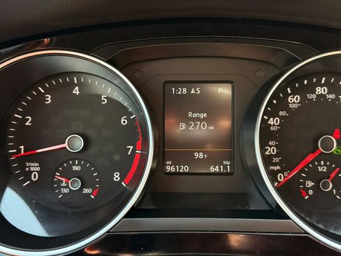 Used 2018 Volkswagen Jetta GLI FWD image 18