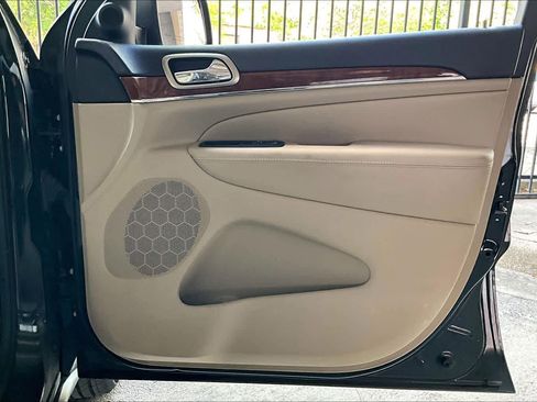 Used 2013 Jeep Grand Cherokee Limited w/ Luxury Group II image 22