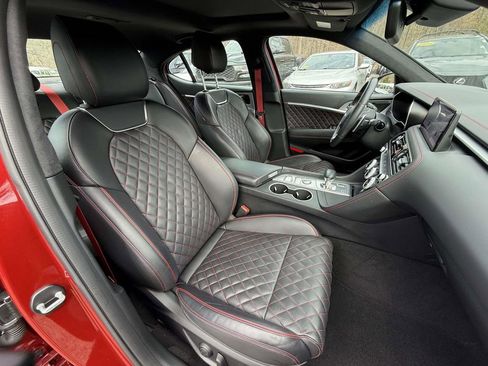 Used 2022 Genesis G70 3.3T image 8