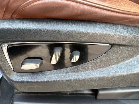 Used 2015 Cadillac Escalade Premium image 30