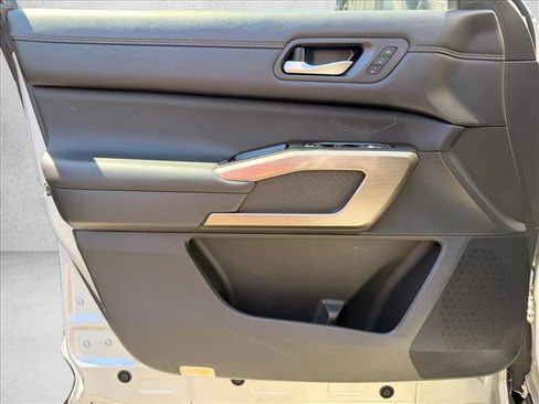 Used 2022 Nissan Pathfinder Platinum w/ Cargo Package AWD/4WD image 10