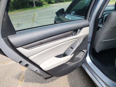 Used 2019 Honda Accord EX-L image 32