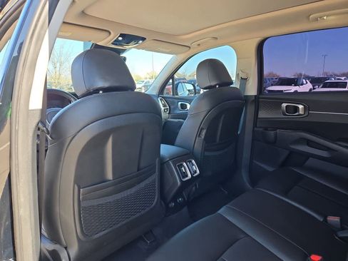 Certified 2022 Kia Sorento S w/ Panoramic Sunroof Package image 16