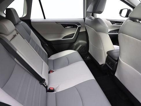 Used 2019 Toyota RAV4 XLE Premium w/ Cold Weather Package AWD/4WD image 18