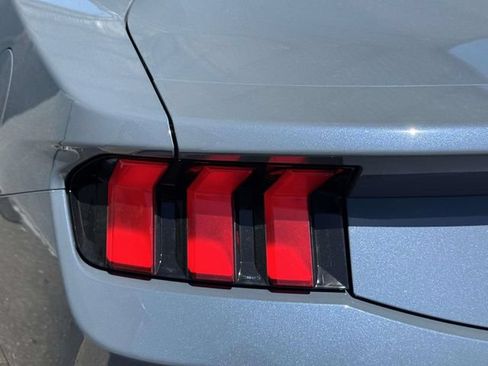 Used 2025 Ford Mustang Coupe RWD image 13