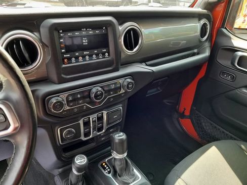 Used 2018 Jeep Wrangler Unlimited Sahara w/ Cold Weather Group AWD/4WD image 20