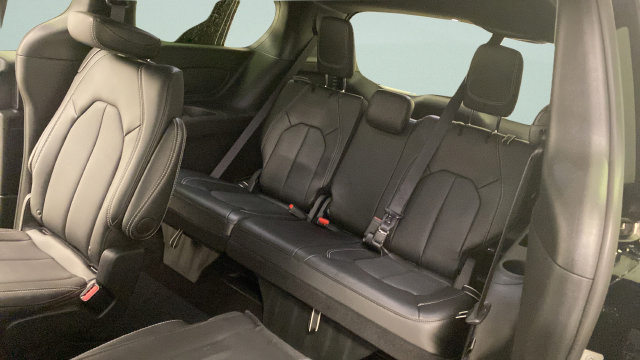Used 2025 Chrysler Pacifica Select FWD image 27