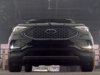 Used 2024 Ford Edge SEL w/ Convenience Package AWD/4WD image 3