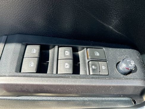 Used 2017 Toyota Tacoma TRD Off-Road w/ Premium & Technology Package RWD image 12