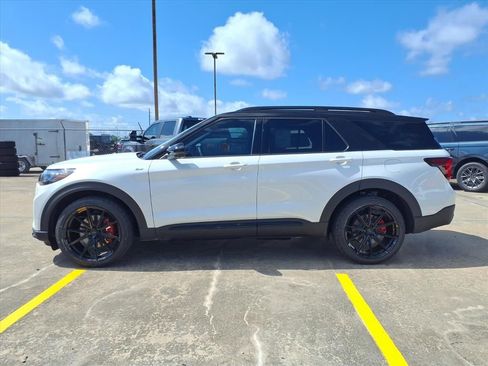 New 2026 Ford Explorer ST-Line w/ ST-Line Street Pack RWD image 3