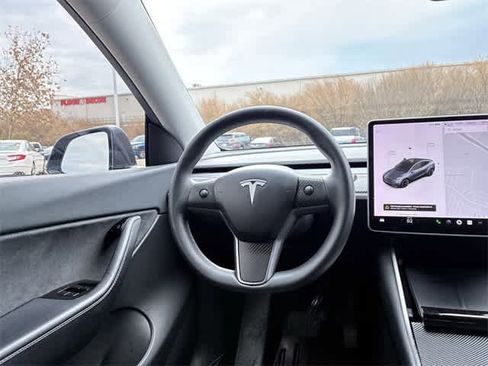 Used 2020 Tesla Model Y Long Range image 24