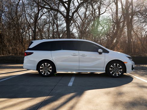 Used 2025 Honda Odyssey Elite image 10