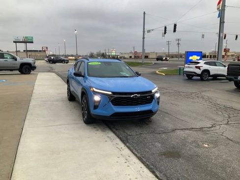 Used 2024 Chevrolet Trax RS w/ Sunroof Package image 4
