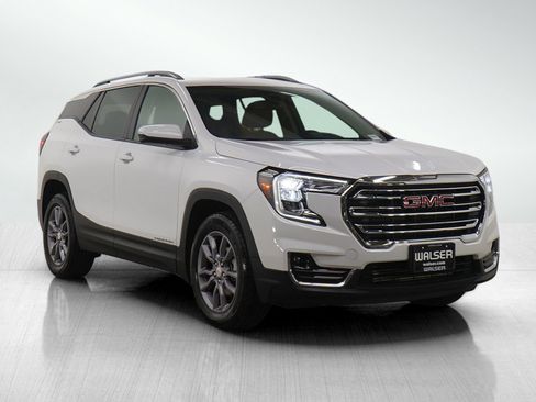 Used 2024 GMC Terrain SLT AWD/4WD image 7