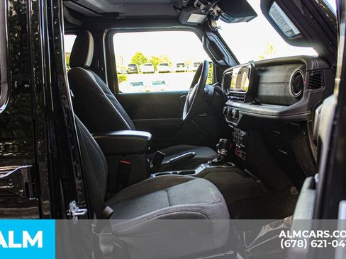Used 2025 Jeep Wrangler Unlimited Rubicon AWD/4WD image 19