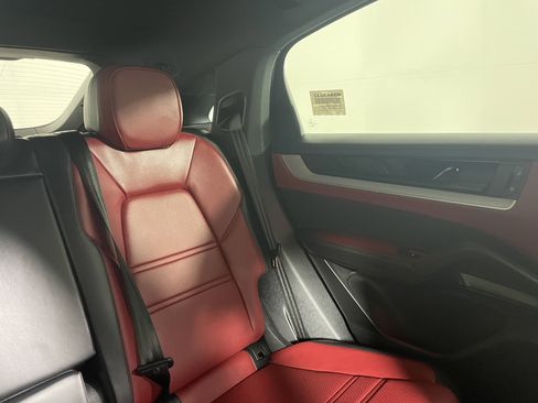 Used 2024 Porsche Cayenne Coupe image 17