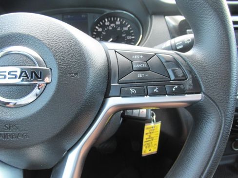 Used 2020 Nissan Rogue S FWD image 24