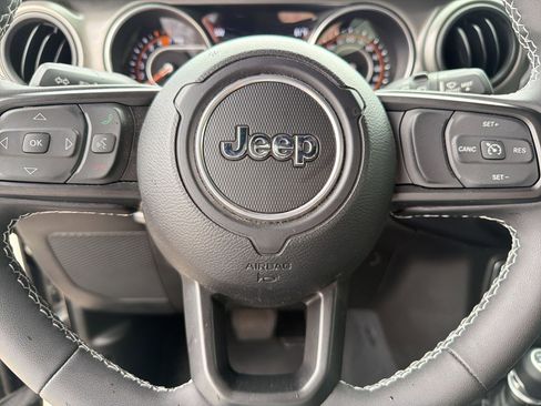 Used 2023 Jeep Wrangler Unlimited Sport AWD/4WD image 12
