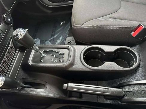 Used 2015 Jeep Wrangler Unlimited Rubicon w/ Dual Top Group image 31