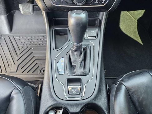 Used 2021 Jeep Cherokee Latitude Plus FWD image 31