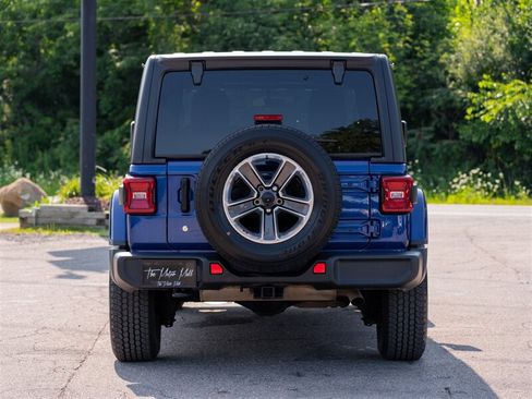 Used 2018 Jeep Wrangler Unlimited Sahara w/ Dual Top Group AWD/4WD image 6