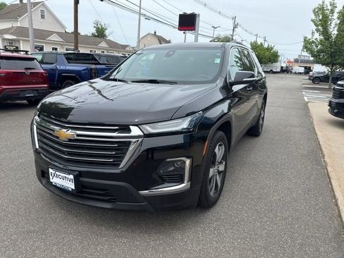 Used 2023 Chevrolet Traverse LT w/ LT Premium Package AWD/4WD image 2