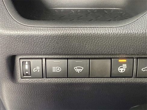 Used 2019 Toyota RAV4 XLE Premium image 15