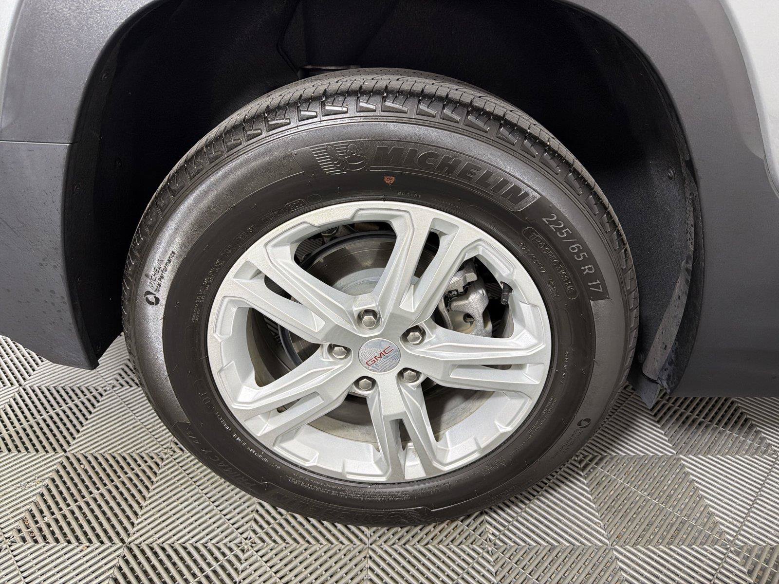 Used 2024 GMC Terrain SLE w/ Driver Convenience Package FWD image 14