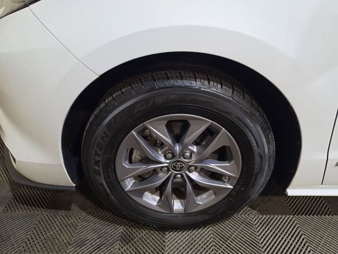 Used 2021 Toyota Sienna LE FWD image 18
