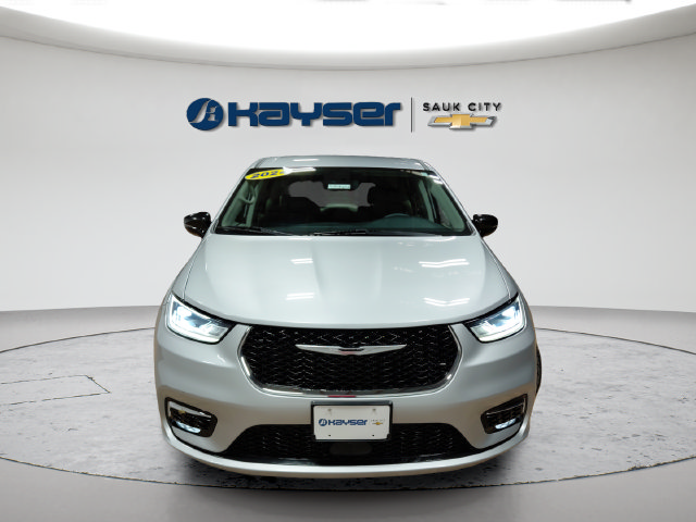 Used 2024 Chrysler Pacifica Touring-L FWD image 2