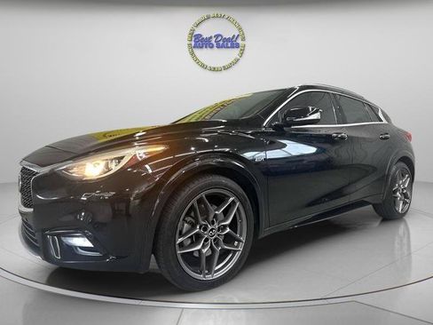 Used 2018 INFINITI QX30 Premium w/ Navigation Package FWD image 1