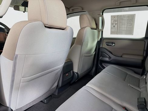 Used 2022 Nissan Frontier SV RWD image 38