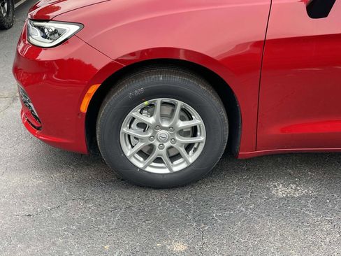 New 2026 Chrysler Pacifica Select FWD image 11