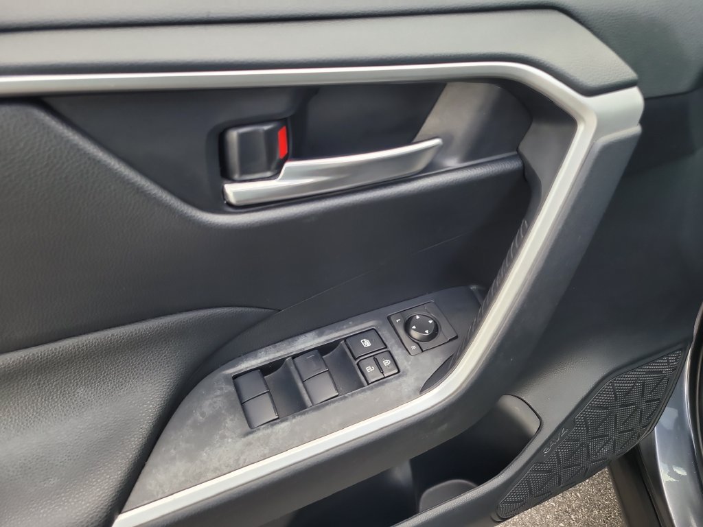 Used 2019 Toyota RAV4 XLE FWD image 15